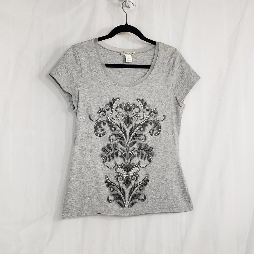 White House Black Market Grey Tee: Effortless Style for Every Adventure!